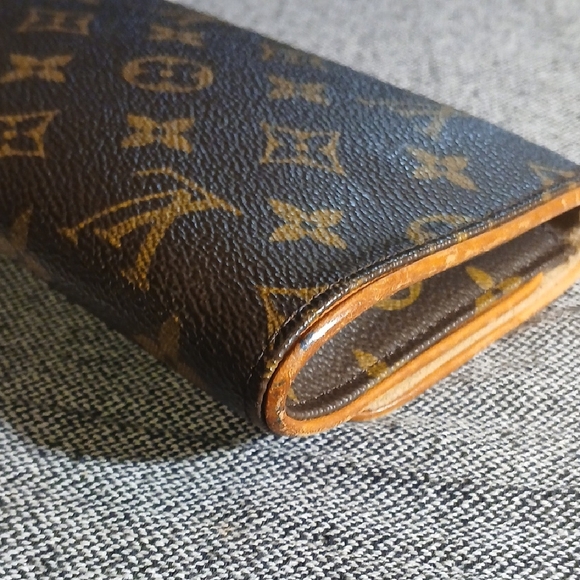 Louis Vuitton Monogram Wallet - Picture 9 of 16
